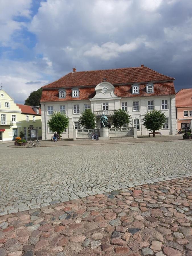 Ferienwohnung Am Schloss Reuterstadt Stavenhagen Kültér fotó